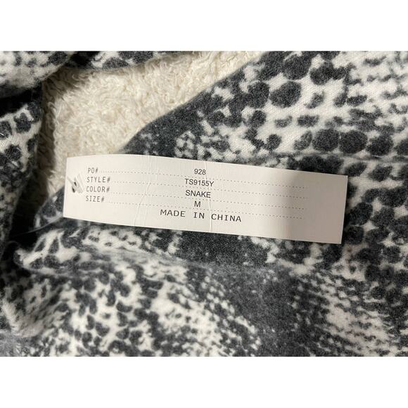 NWT Theo & Spence Womens Size Medium Pullover Long Sleeve Sweatshirt Snake Black - Picture 10 of 10